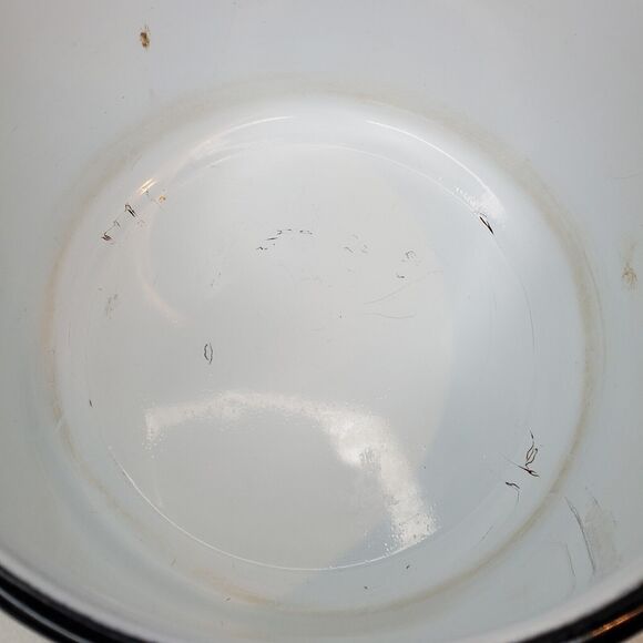 Berggren Vintage Swedish Folk Art Enamelware Pot with Lid - Picture 13 of 14